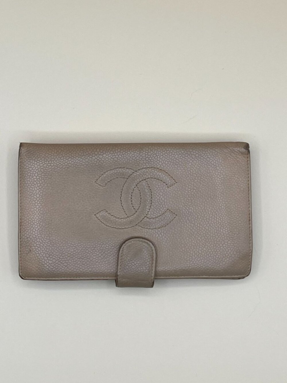 CHANEL Beige Caviar Leather CC Logo French Purse Wallet Kisslock Serial 8795301